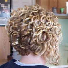 20 Super Curly Short Bob Hairstyles | Bob Hairstyles 2015 - Short Hairstyles for Women Curly Inverted Bob, Curly Hair Pictures, Short Natural Curly Hair, Inverted Bob Hairstyles, Blonde Curly Hair, Cute Curly Hairstyles, Short Curly Bob, 2015 Hairstyles, Curly Bob Hairstyles