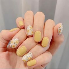 #nails#nailart#nailsofinstagram#manicure#nailsoftheday#gelnails#u#beauty#nail#nailsart#nailsdesign#nailsonfleek#naildesign#acrylicnails#nailstagram#nailtech#naildesigns#nailstyle#instanails#nailsnailsnails#nailartist#nailpolish#love#nailinspo#nailswag#inspire#gelpolish#unhas#gel#glitternails Nails Shorties, Best Summer Nail Designs, Trend Prediction, Yellow Nail Designs, Shorties Nails, Sparkle Nail Designs, Yellow Flower Art, Yellow Nail Art, Yellow Nails Design