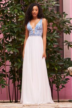 Sherri Hill 55070 Ivory/Blue 0 Spring 2022 White And Blue Prom Dress, Sherri Hill Couture, Sherri Hill Gowns, Sherri Hill Dress, Interview Attire, Girls Short Dresses, Blue Prom Dress, Yule Ball, Sherri Hill Prom Dresses