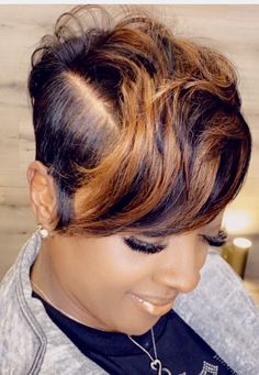 Pixie With Highlights Black Women, Fall Pixie Hair, Fall Pixie Hair Color, Fantasia Hairstyles, Short Hair Color Highlights, Pixie Cuts For Black Women, Mohawk Cut, Short Bob Braids, Pixie Hair Color