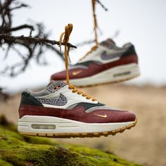 mr. E sneakers on Instagram: “1OF1 handcrafted air max 1 CV for @morebeautybycarla 📸 by @larissavanhooren #nikeairmax1 #nikeairmax #am1 #airmacalways #airmaxkicks…” Air Shoes, Sneakers Addict, Sneaker Collection, Air Max Sneakers, Types Of Shoes, Air Max