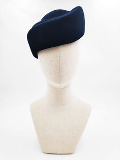 * Materials: This elegant  hat is made with high quality wool felt capeline in Navy Blue color. *Product info:  The felt capeline is stiffened with felt stiffener ( no smell ). It can be made in different sizes and colors. If you want to customize this item or you want another color that do not appear in the *variations box * contact with me . It will be my pleasure to create a custom headpiece for you. This headpiece is made with high quality materials , using traditional millinery tecniques. Navy Blue Pillbox Hat, Felt Beret, Formal Hat, Beret Hats, Vintage Style Hat, Vogue Vintage, Ladies Hats, Navy Hats, Elegant Hats