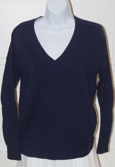 GAP Women's Navy Blue Flat Knit Cotton V-Neck Sweater Sz S GAP Women's Navy Blue Flat Knit Cotton V-Neck Sweater Sz S Details GAP Women's Navy Blue Flat Knit Cotton V-Neck Sweater Sz S Brand: Gap Size: S Material: 100% cotton Care Instructions: machine wash Measurements: Center Back: 24" Bust: 20.5" Waist: 19" Hem: 20" Sleeve Length ( shoulder seam to cuff): 18" FREE SHIPPING IN THE USA on combined orders over $25 minor signs of wear - some fading mg3713 Payment We accept all forms of payment fr Navy Blue Sweater Women, Casual V-neck Sweater By Gap, Casual Gap V-neck Sweater, Navy Blue Flats, Xmas Wishlist, Navy Uniforms, Navy Blue Sweater, Navy Sweater, Blue Crew