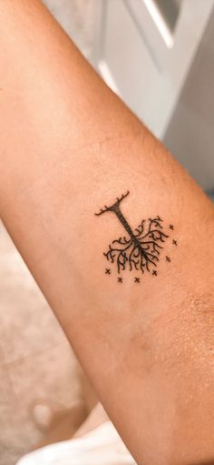 Arbol blanco de Gondor, Arbol blanco de Minas Tirith, LOTR Tolkien Tattoo, Lotr Wedding, Lotr Tattoo, Lord Of The Rings Tattoo, Minas Tirith, Ring Tattoos, Book Tattoo, Dream Tattoos, Get A Tattoo