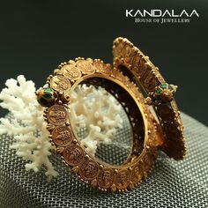 Kasu Mala, Gold Kada, Antique Bangles, Fancy Diamond Ring, Antique Necklaces Design, Gold Jewelry Outfits, Gold Bangle Set, Fancy Jewelry Necklace