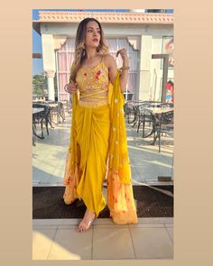 Haldi outfit idea, Bride and bridesmaids can try this stylish outfit #fashion #wedding #weddingdress #haldi #bride #bridesmaids #outfits #style #stylish Stylish Haldi Outfit, Haldi Outfit From Saree, Haldi Saree Outfit For Bride, Haldi Outfit Ideas For Guest, Brides Haldi Outfit, Haldi Outfit For Bridesmaid Indian, Haldi Bride Dress, Mehandi Ceremony Outfit, Haldi Ceremony Outfit Indowestern