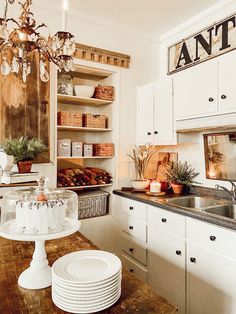 the kitchen is clean and ready to be used for dinner or other mealtimes