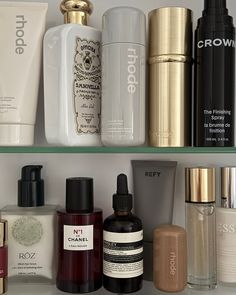 a shelfie a day… 🖤 #girlyaesthetic #flatlaystyle #shelfie #shelfiedecor #pinterestgirl #pinterestaesthetic #itgirlaesthetic #thatgirlaesthetic #rhodeskin #meritbeauty #welovecoco #chanelbeauty #refybeauty Makeup Bag Essentials, Hygiene Products, Vogue Beauty, Chanel Beauty, Flatlay Styling, Beauty Collection, Aesthetic Makeup, Makeup Skin Care, Makeup Inspo