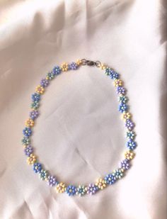 daisy chain idea #schmuckdesign Bead Necklace Ideas Vsco, Trendy Beaded Necklace, Pulseras Kandi, Indie Jewelry, Beaded Necklace Diy, Dope Jewelry, Handmade Wire Jewelry, Beaded Accessories, Girly Jewelry