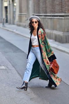 How To Wear Kimono, How To Wear A Beret, Kimono Lingerie, Look Kimono, Boho Fashion Winter, Stile Boho Chic, Outfits Minimalist, Boho Styl