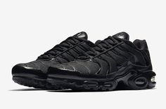 Nike Air Max Plus Color: Black/Black-Black Style Code: 604133-050 REBELLIOUS AIR. Let your attitude have the edge in your Nike Air Max Plus, a Tuned Air experience that offers premium stability and unbelievable cushioning. Featuring the OG's wavy design lines, TPU accents and airy mesh on the upper, it celebrates defiant style. Benefits The synthetic upper features airy mesh for lightweight comfort that's durable. Originally designed for performance running, Nike Air units provide lightweight cu Nike Tn Air, Tn Plus, Nike X Travis Scott, Air Max Plus Tn, Low Air Jordan 1, Nike Tn, Jordan 8, Adidas Spezial, Baskets Nike