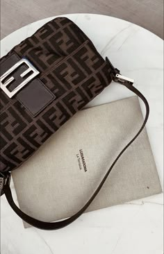 Fendi Outfits Women, Fendi Bag Outfit, Fendi Aesthetic, Fendi Outfits, Fendi Pochette, Fendi Outfit, Fendi Crossbody Bag, Kylie Francis, Runway Vintage