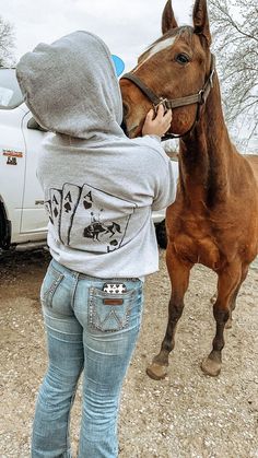 Western Horse Riding, Country Outfits Women, Cute Country Couples, Casual Country Outfits, Cute Horse Pictures, Horse Riding Clothes, Southern Outfits, Country Style Outfits, Western Wear Outfits