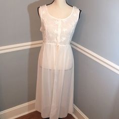 Gorgeous White, Sheer Maxi Duster Vest By En Creme. Nwt, This Is An Absolutely Gorgeous Piece! Side Slits With Embroidered Bodice That Buttons. Open After Natural Waist (Maybe A Smidge Higher). Absolutely Adore This! Size Large, Fits Like A Medium Imo White Open Front Daywear Dress, Open Front White Dress For Daywear, White Open Front Dress For Daywear, Maxi Vest, Boho Duster, Creme White, Duster Vest, Blue Corset, Boho Tank Top