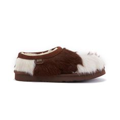 Ultra low cut slipper with rubber sole that can be worn both in and outdoors. Goat skin upper with overstitching. Lined in super soft pure sheepskin. Womens Slides, Slipper Boots, Womens Slippers, Low Cut, Rubber Sole, Womens Sandals, Womens Boots, Slippers, Pure Products