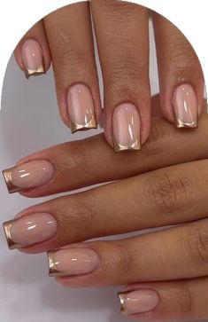 nail art Biab Nails Tips, Acrylic Nails Small Nail Bed, Short Square Biab Nail Designs, Gold French Tip Nails Acrylic, Gold Nail Acrylic, Short Autumn Nails Square, Gold Leaf French Tip Nails, Gold Square Acrylic Nails, Nail Inspo Trendy Square