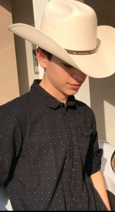 Chambelanes Outfits, Chicos Aesthetic, Art Prints Boho, Cowboy Outfits, Pic Pose, Cool Outfits For Men