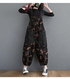 Perfect for casual, everyday wear and playtime, these kidcore black denim overalls feature a fun, flower print. shop now for the perfect addition to your child's wardrobe. Overalls Oversized, Casual Black Jumpsuit, Fall Overalls, Wardrobe Aesthetic, Tomboy Aesthetic, Strap Jeans, Womens Denim Overalls, Black Denim Overalls, Womens Black Jumpsuit