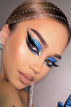 Striper Makeup, Advanced Makeup Looks, Extravagant Makeup Looks, Rave Makeup Looks, Glam Makeup Looks Dramatic, Makeup Bleu, Royal Blue Makeup Looks, Evil Eye Makeup, Dramatic Hairstyles