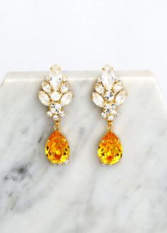 Yellow Chandelier Earrings, Yellow Topaz Drop Earrings, Yellow Bridal Drop Earrings, Bridal Chandelier Earrings, Yellow Crystal Earrings MATCHING BRACELET: https://etsy.me/36b9gbO Add a sophisticated, stylish glow to any outfit with these beautiful lightweight crystal-embellished chandeliers. Luxury Yellow Gold Bollywood Earrings, Yellow Teardrop Earrings For Wedding, Yellow Dangle Chandelier Earrings For Wedding, Yellow Dangle Earrings For Wedding, Panama Wedding, Bridal Chandelier Earrings, Yellow Chandelier, Bridal Drop Earrings, Swarovski Crystal Chandelier