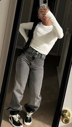 White Shirt Outfit Baddie, White Cement 3 Outfit Black Women, Gray Jeans Outfit Black Woman, Grey Jeans Outfit Black Women, Light Gray Pants Outfit, Gray Jeans Outfit, Grey Jeans Outfit