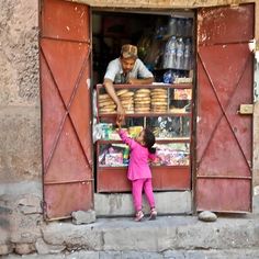 Childhood Photography, Moroccan Aesthetic, Childhood Memories Art, Arab Culture, Old Egypt, Moroccan Culture, Moroccan Art, India Photography, Kids Around The World