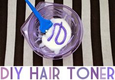 Diy Toner Hair Brassy, At Home Hair Toner, Purple Hair Toner, Diy Purple Shampoo, Toner For Orange Hair, Purple Shampoo Toner, Diy Hair Toner, Hair Toning, Purple Toner