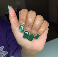 Dark Green Nails Short Square, Shorties Nails Green, Green Short Nails Acrylic, Green Shirt Nails, Emerald Green Acrylic Nails Short, Short Green Nails Acrylic, Emerald Green Short Nails, Jade Color Nails, Green Short Acrylic Nails