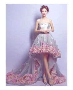 Shop affordable dreamy high low sweetheart tulle wedding dress with flowers online. Custom-made any size or color. Pro since 2009. Organza Fashion, Gaun Tulle, High Low Prom Dress, Flower Prom Dress, Prom Dress With Train, Mode Ulzzang, Tail Dress, High Low Prom Dresses, Afrikaanse Mode