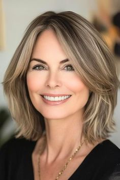 Save this pin for the best hairstyles for women over 40 with thin hair. This flattering bob haircut really lifts thin hair. The length adds some weight, while layers create volume and the perfect frame for your face. Hair Styles For Fuller Face, Midi Hair, Fuller Looking Hair, Best Hairstyles For Women, Try On Hairstyles, The Best Hairstyles, Brown Balayage, Hair Advice, Shoulder Length Hair Cuts