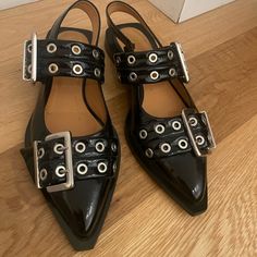 Ganni Buckled Eyelet-Embellished Recycled Faux Patent-Leather Ballet Flats Spring Flats, Buckled Flats, Studded Flats, Casual Dress Shoes, Slingback Flats, Looks Street Style, Ballet Pumps, Swag Shoes, Mode Inspo