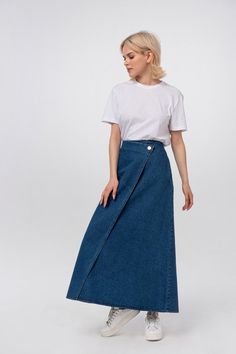 ◆ EXPRESS shipping worldwide - wear your beautiful piece within a few days! ◆ Perfect denim skirt for anytime of the year, any occasion. ◆ Dark Blue ◆ Soft touch denim ◆ Wrap Front ◆ A line ◆ Bell shape SIZING The item comes in US Women's sizes 4-6-8-10-12. Our model is 5' 9'' (175 cm) and is wearing size 4. The skirt length to the hem is 3' 1'' (95 cm). FABRICS & CARE * Fabric: 100% cotton * Care: Turn inside out before washing. Use warm hand wash or cold machine wash. Do not bleach, soak, Modest Long Skirts, Denim Long Skirt, Denim Wrap Skirt, Fall Fashion Accessories, Long Skirt Casual, Jean Skirt Outfits, Apron Sewing Pattern, Skirt Casual, Perfect Denim