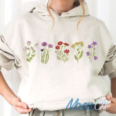 Wildflower Botany Embroidered Sweatshirt, Flower Sweatshirt, Crewneck sweatshirt embroidered, Bachelorette Day Outfit, Gift For Her Firstly, Thank you for shopping with us!  Seeking a distinctive and personalized gifts that will leave a lasting impression? Look no further than our custom Renaissance portraits. We understand the importance of finding the perfect gift for any occasion. Whether it's a birthday, Valentine's Day, Christmas, Mother's Day, Father's Day, anniversary, or any other specia Bachelorette Day Outfit, Embroidered Bachelorette, Daisy Sweatshirt, Flower Sweatshirt, T-shirt Broderie, Embroidery Tshirt, Embroidery Sweater, Embroidered Gifts, Embroidered Crewneck