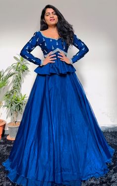 Designer Dresses Elegant, Wedding Outfits For Women, Long Dress Design, Sewing Tutorials Clothes, Army Wallpaper, Party Wear Indian Dresses, Indian Clothes, Dresses Elegant