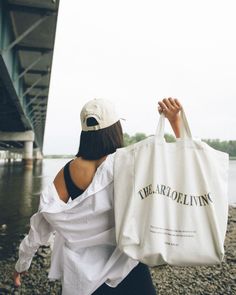 Street Fashion Photoshoot, Cloth Tote Bags, Costume Bags, Canvas Bag Design, Simple Outfits For School, Bags Aesthetic, Streetwear Fashion Women