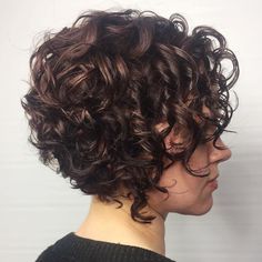 Cute Sassy Inverted Bob For Curly Hair Bob Inversat, Kort Bob, Haircuts For Curly Hair, Hair Bob