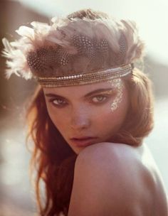 awesome head piece with lots of feathers Looks Hippie, Make Carnaval, Festival Inspiration, Festival Makeup, Hippie Outfits, Burning Man, Bridal Headpieces