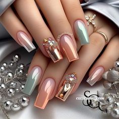 Fingernail Art, Gold Acrylic Nails, Nails Design With Rhinestones, Pretty Nail Art Designs, Shiny Nails, Pretty Nail Art, Diamond Nails