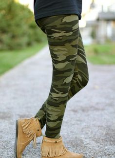 i just want some good camo and moccasins. who thought i would ever say that. haha. Army Print, Teen Shopping, How To Wear Leggings, Leggings And Socks, Print Leggings, Wearing Red, Winter Looks, Printed Leggings