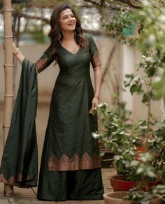 Dress Designs For Stitching, Onam Outfits, Simple Frock Design, Stylish Kurtis Design, Trendy Outfits Indian, Simple Frocks, Lehenga Designs Simple, Churidar Designs, Simple Kurta Designs