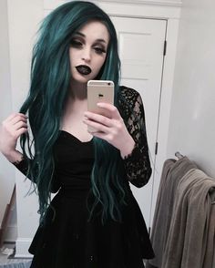 #emo #emoboy #emoboys#emokid #emokids #emoselfie #blackhair #emohair #emohairstyle #emos #blackhair #brownhair #sceneboy #sceneboys #piercings #tattoos #tattoo #scenekid #scenekids #alt Wavy Emo Hair, Emo Green Hair, Green And Black Goth Makeup, Long Black Scene Hair, Steampunk Hairstyles, Gothic Mode, Gothic Hairstyles