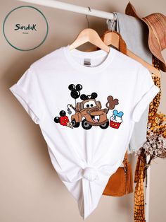 Disney Couple Outfits Ideas, Couple Outfits Ideas, Disney Couple Outfits, Disney Cars Movie, Family Disney Shirts Matching, Disney Family Shirts, Tow Mater, Disney Couple, Disney Couple Shirts