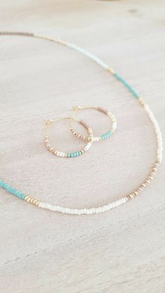 Cute Trendy Bracelets, Handmade Jewelry Ideas Necklace, Cute Summer Jewelry, Diy Preppy, Small Beaded Necklace, Beaded Jewelry Bracelets, Diy Armband