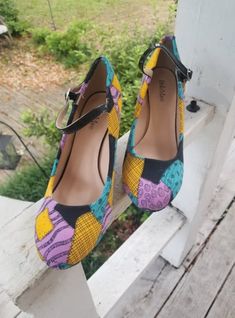 These custom Sally shoes are a great addition to any Nightmare fan. Please state shoe style and size at checkout! Upcycle Shoes, Christmas Wedding Dresses, Christmas Wedding Themes, Nightmare Before Christmas Wedding, Sally Nightmare Before Christmas, Halloween Makeup Inspiration, Christmas Shoes, Disney Inspired Outfits, Types Of Heels