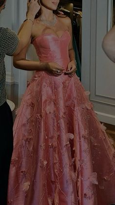 Graduate Dress, Queen Dresses, Runway Fashion Couture, Famous Outfits, Fancy Gowns, Pretty Prom Dresses, فستان سهرة, Grad Dresses