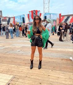 Cowgirls Outfits, Look Lollapalooza, Cold Festival Outfit, Electro Festival Outfit, Rock Festival Outfit, Casual Festival Outfit, Mode Coachella, Summer Music Festival Outfits, Look Da Festival