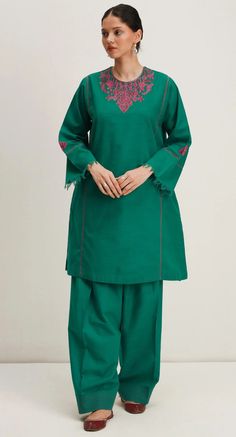 Kurta Shalwar Design Women, New Shalwar Design 2024, Casual Wear Dress Pakistani Winter, Winter Woolen Suits For Women Indian, Winter Kurti Design, Winter Suit Design For Women Pakistani, Kameez Shalwar Designs For Women, Winter Kurta Designs For Women