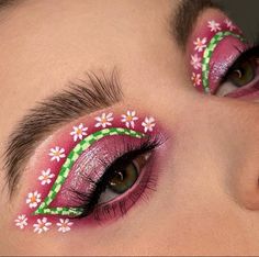 Unique Eyeshadow, Beautiful Halloween Makeup, Bold Eye Makeup, Makeup Drawing, Fun Makeup, Halloween Makeup Inspiration, Ethereal Makeup, Unique Makeup, Eye Makeup Designs