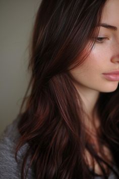 Brown Hair Red Undertones, Brunette With Red Undertones, Brunette With Red, Milk Chocolate Brown Hair, Cherry Brown Hair, Chocolate Brown Hair Color Ideas, Brown Hair Color Ideas, Reddish Brown Hair, China Trip