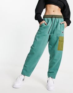 Leggings by Nike Can't go wrong in sweats Elasticated drawstring waist Functional pockets Logo patch to leg Regular fit Utility Sweatpants With Drawstring For Loungewear, Sporty Cargo Style Sweatpants, Utility Drawstring Sweatpants For Loungewear, Utility Style Drawstring Sweatpants For Loungewear, Green Relaxed Fit Cargo Pants For Sports, Green Relaxed Fit Cargo Pants For Casual Use, Green Utility Sweatpants For Streetwear, Green Utility Parachute Pants With Drawstring, Utility Style Green Sweatpants For Streetwear